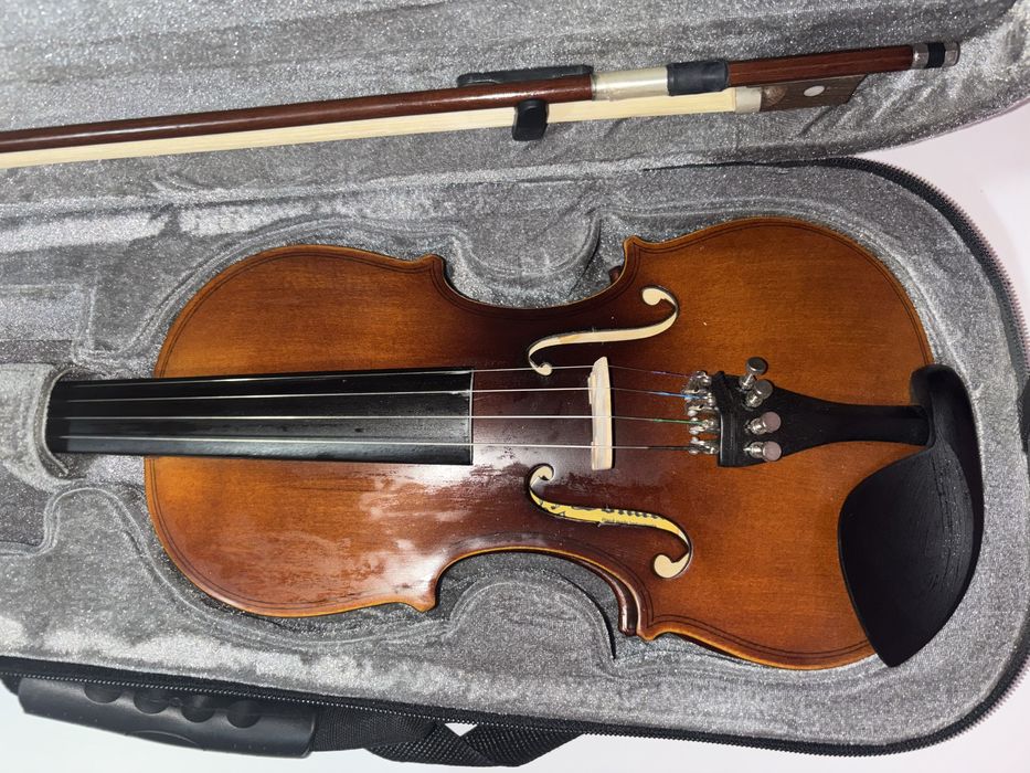 Продам скрипку с чехлом