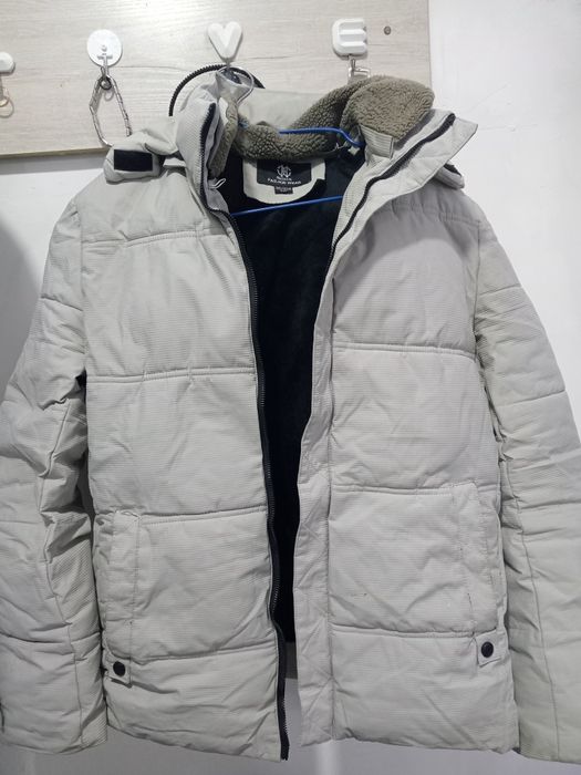 Шу расмдаги куртка сотилади:наpхи 800.000