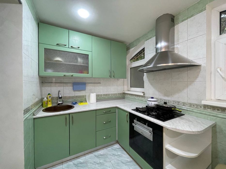 Осиё. Узгидромицентр. 1в2комн. Кирпич. 40 м2