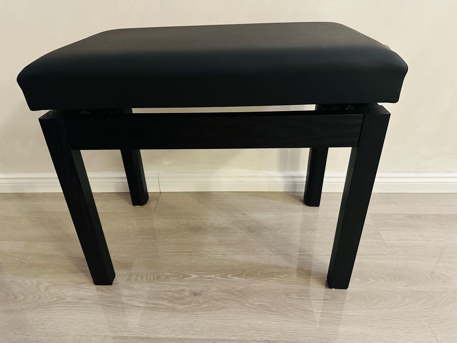 Scaun pian nou nefolosit, negru