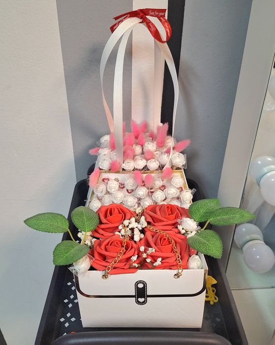 Подаръчета от изкуствени рози