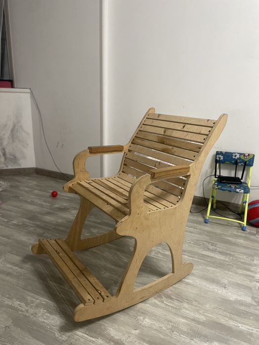 Продам кресло качалку