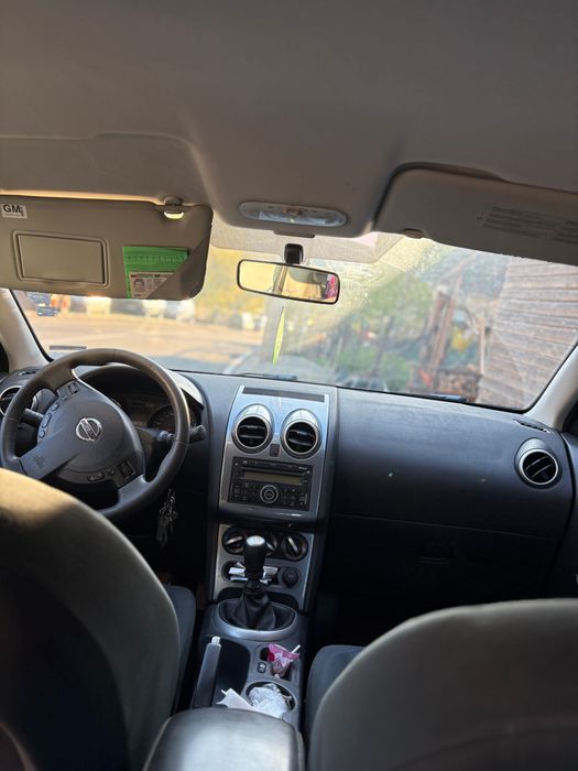 Бял джип-Nissan qasqai
