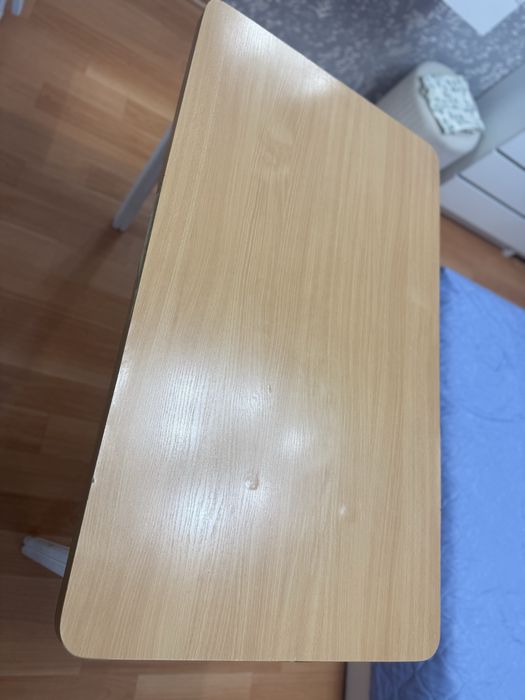 Стол кухонный