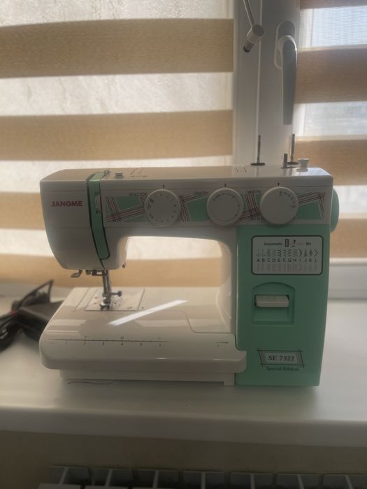 Срочно продаю швейную машинку Джаноме SE7522