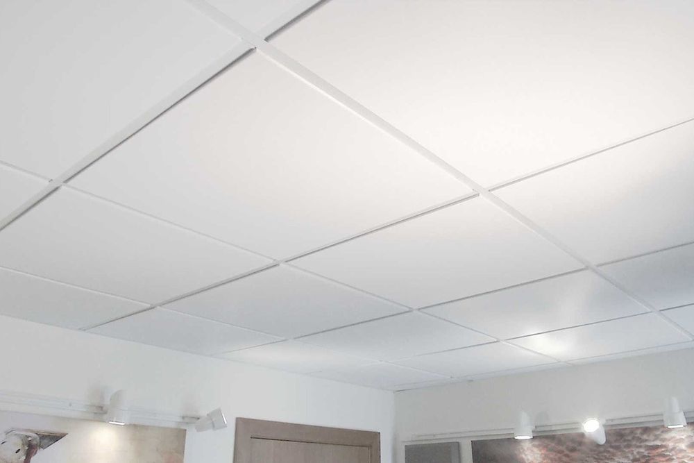 Кубообразный реечный потолок