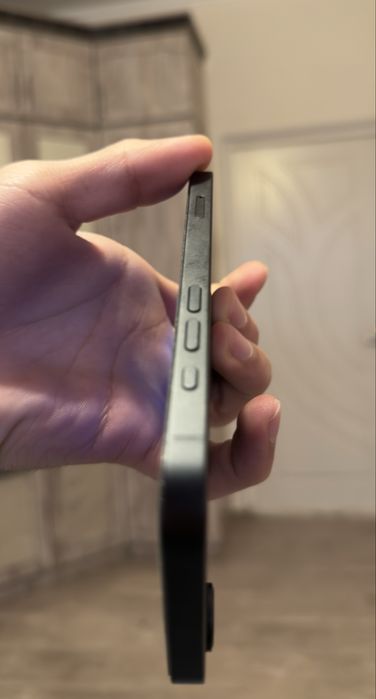 Например, iPhone 16 e гарантией