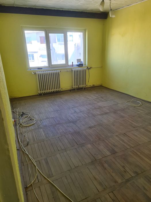 Vand apartament zona H-uri