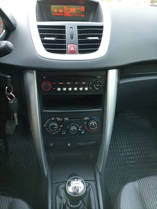 Peugeot 207 benzina 14 euro 5