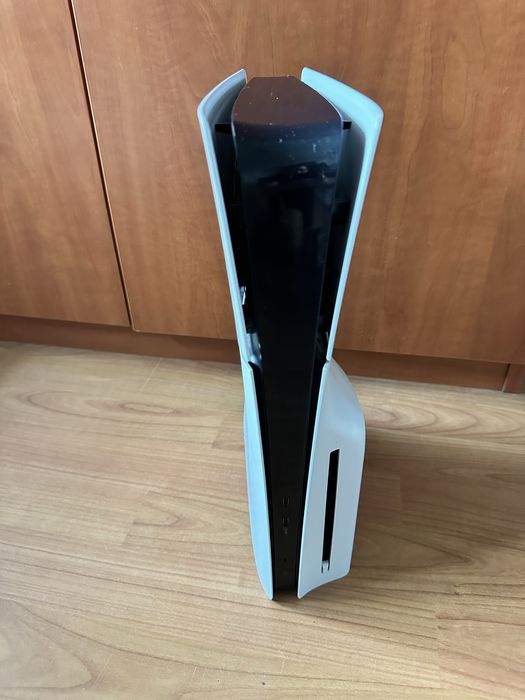 Playstation 5 Slim, Thrustmaster T598 и седалка Next Level Racing F-Gt Lite