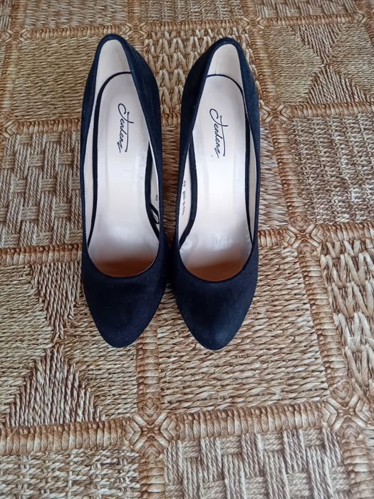 Обувки с висок ток