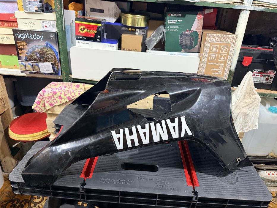 Продавам долната пластмаса за Yamaha Aerox