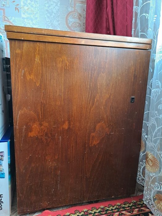 Продам ножную швейную машинку