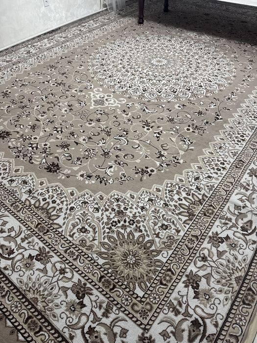 Продам ковер размер 5,7 х 3,7