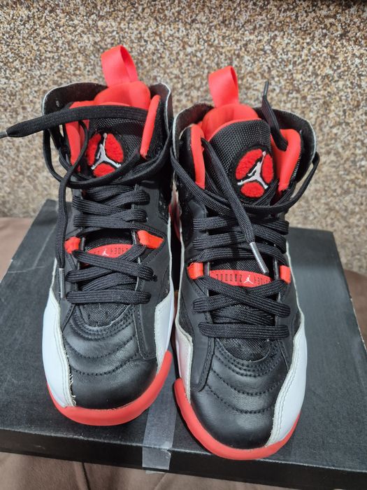 Adidasi Jordan Jumpan