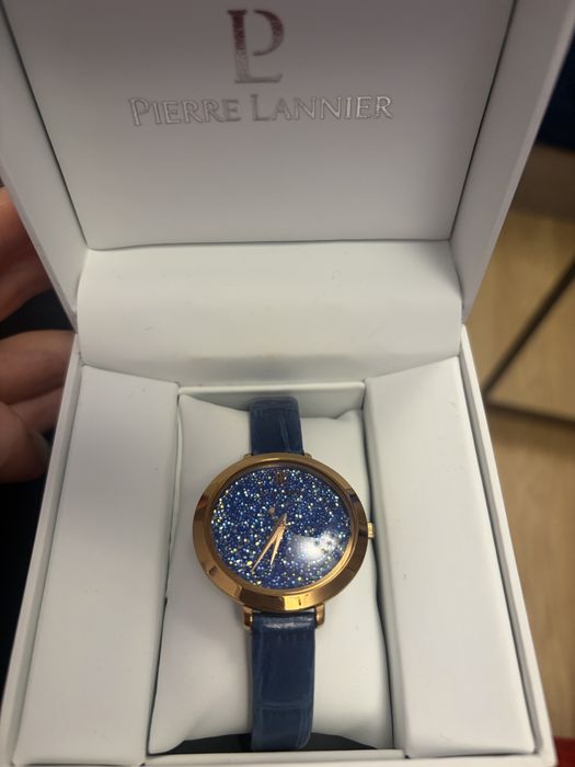Часовник Pierre Lannier Swarovski кристали по договаряне