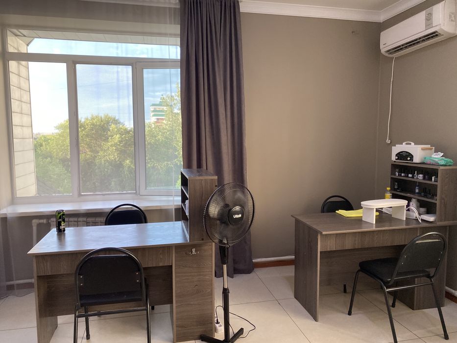 Сдам  маникюрный стол