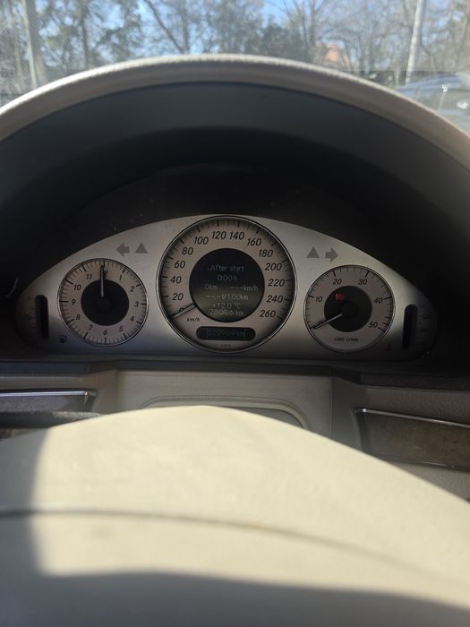 Продавам Мерцедес Е280