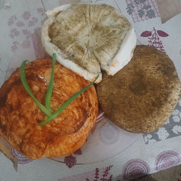 Домашен гюбек сирене и кашкавал от  козе мляко.