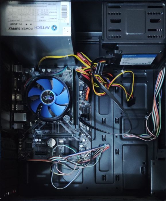 10ta Stol kreslasi kompyuterla