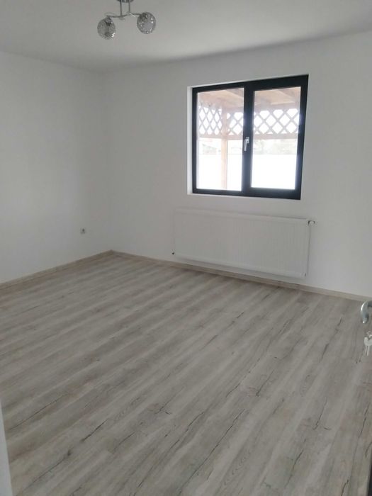 Casa noua de vanzare cu utilitati: gaze, curent, apa și canalizare