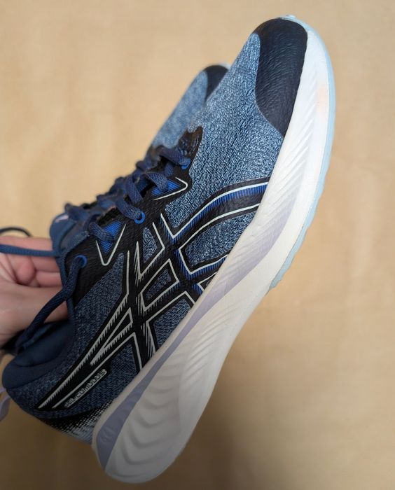 Pantofi Sport Asics-marimea 37-purtati foarte puțin