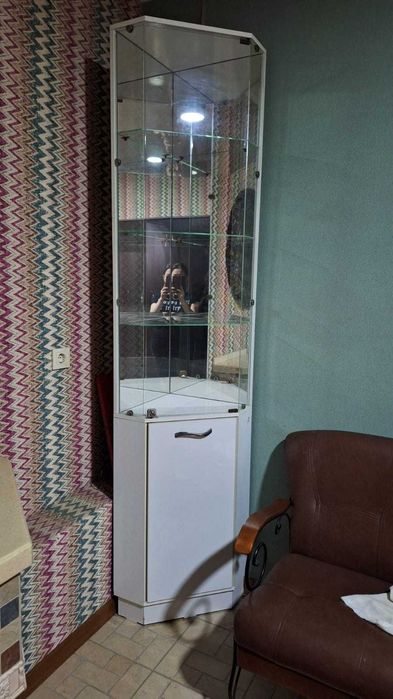 Продам шкаф витрину