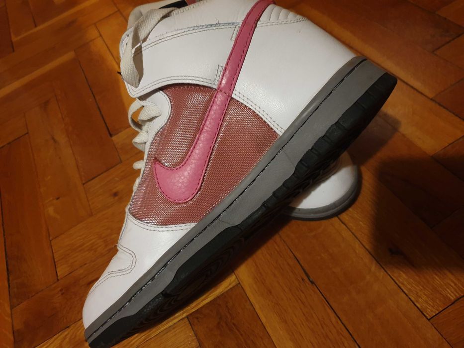 Дамски маратонки NIKE (39.5)НАМАЛЕНИ