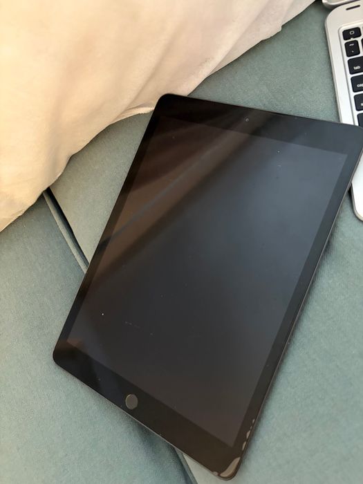 Tabletă iPad seria 8