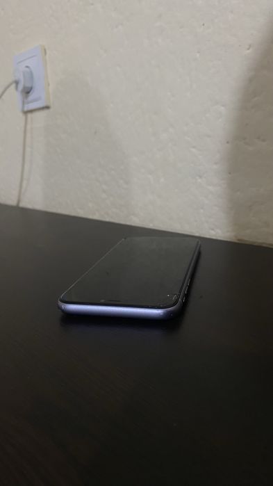 продава се Iphone 11