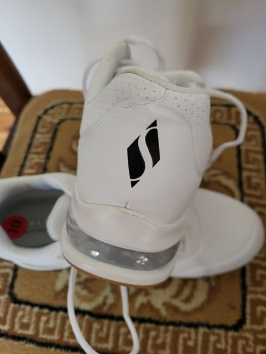 Кроссовки женские