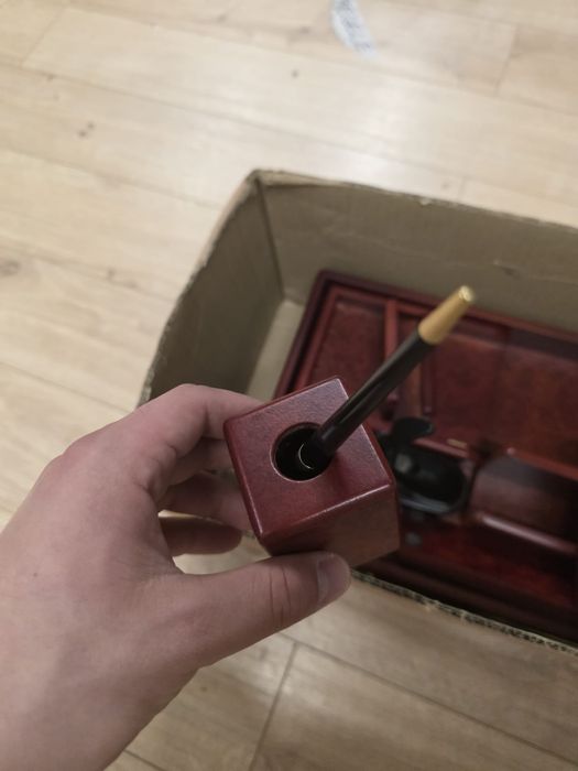 Set complet accesorii birou managerial / lux – aspect lemn de nuc