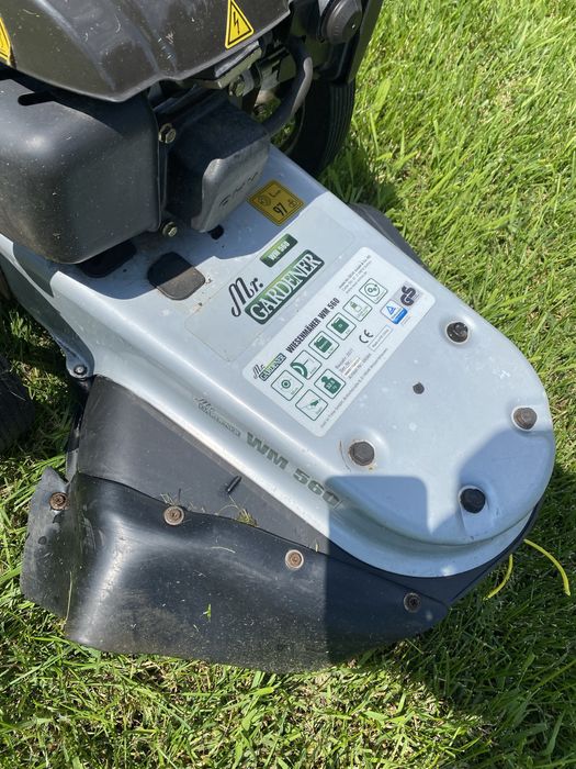 Masina tuns iarba inalta