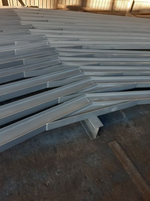 Vând structura metalica