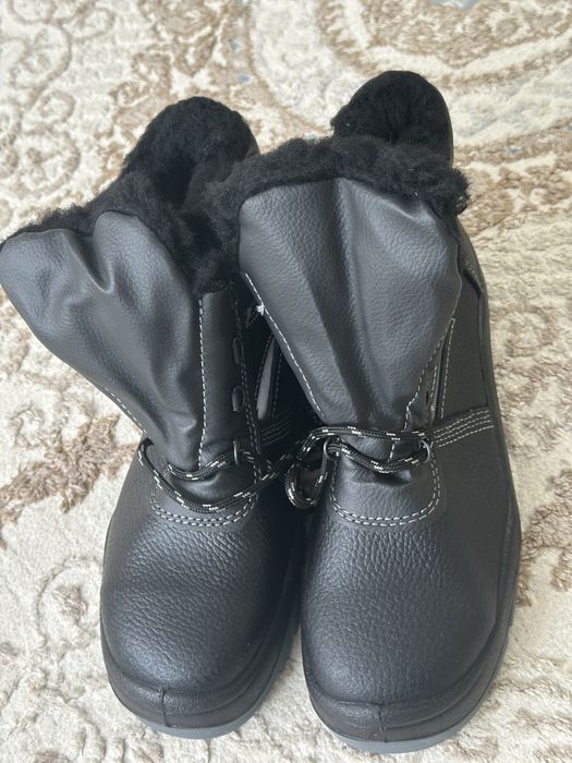 Продам спец обувь зимнию