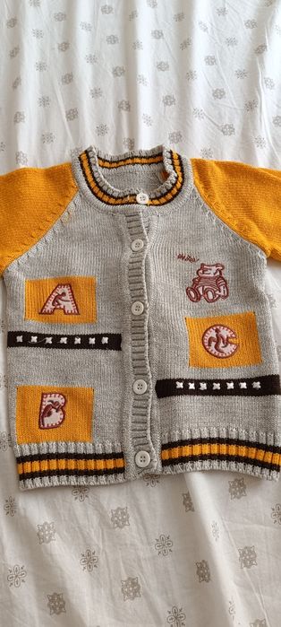 Pulover pentru copii de 5-6 ani nou nouț.