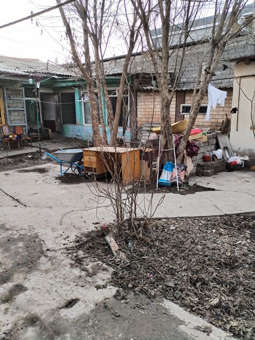 Продаётся дом. 2х комнатный. Площадь 97кв/м. Общий двор.