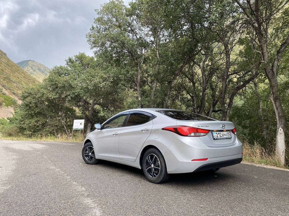 Автомобиль хендай Элантра