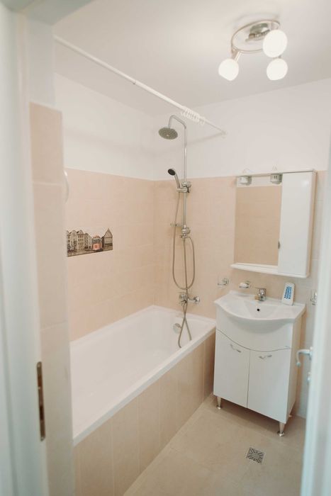 Inchiriez apartament Cluj-Marasti etaj 1 decomandat mobilat