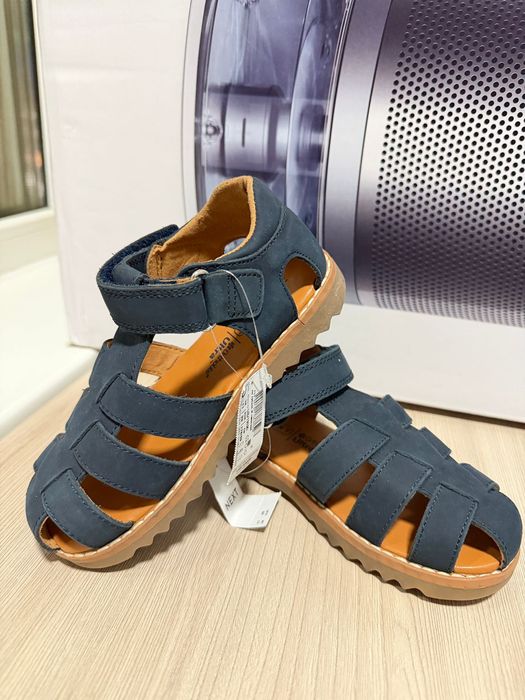 Продается детская кожаная обувь