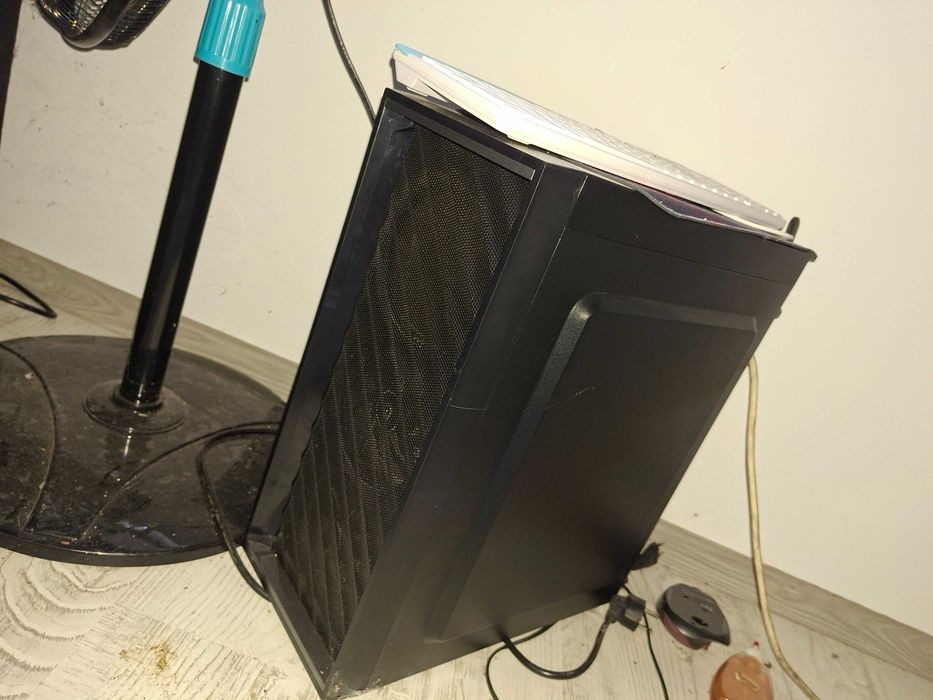 Компютър с монитор