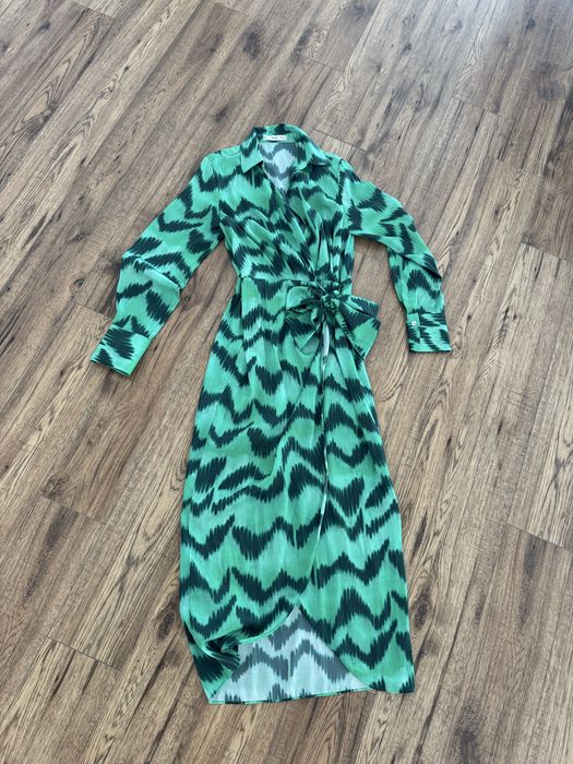 Сатенена рокля , Mango