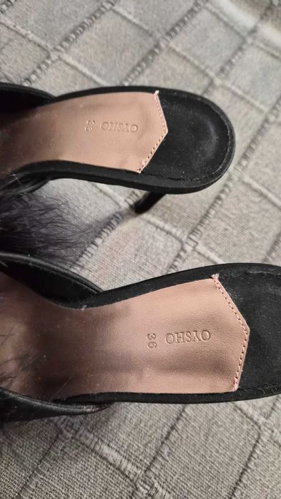 Черни домашни чехли с ток и пера – Oysho, нови, номер 36