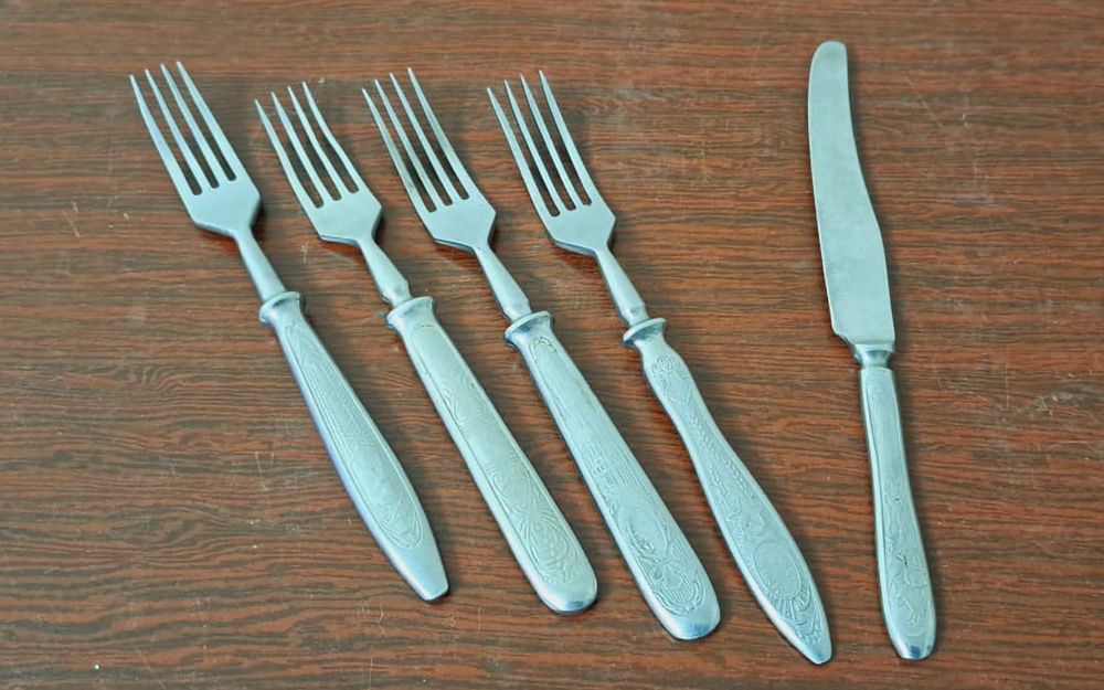 Столовые приборы