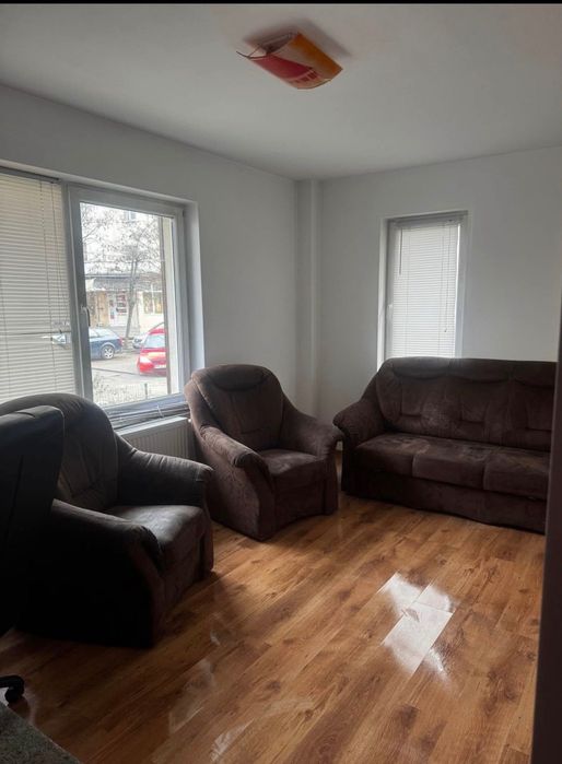 Închiriez apartament