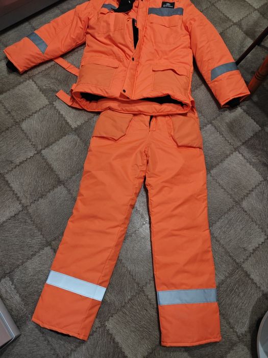 Продаю зимнюю спецодежду