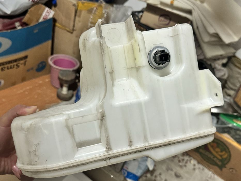 Бачок омывателя Лексус Lexus is250/300/350