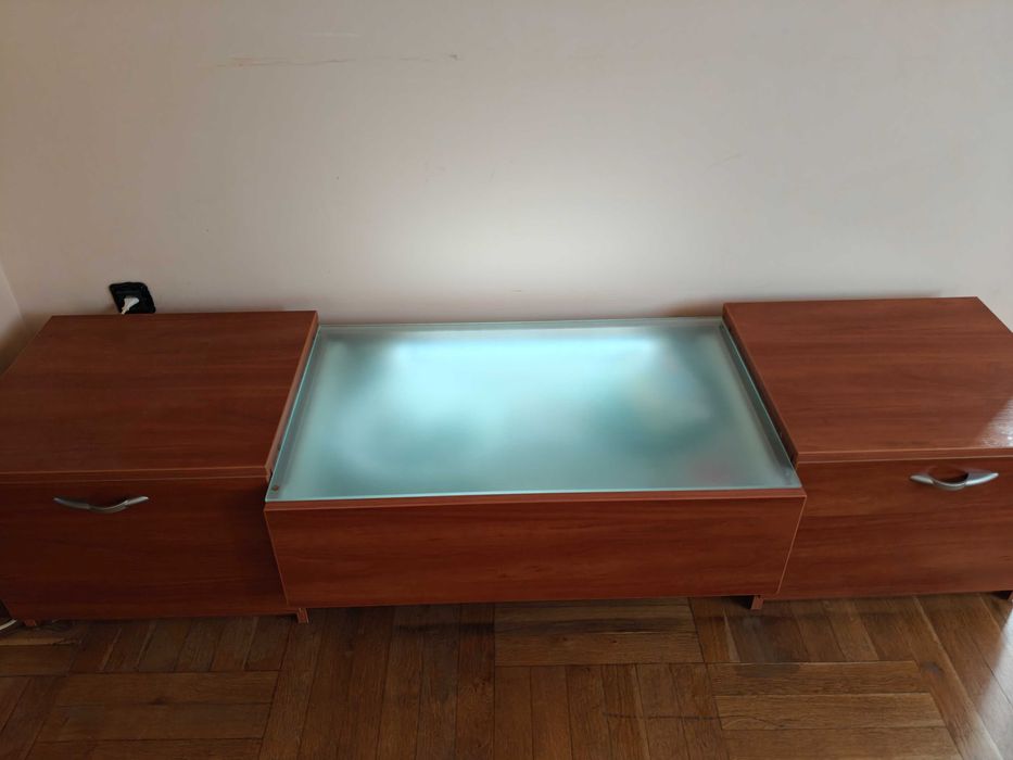 Светещ шкаф за дневна