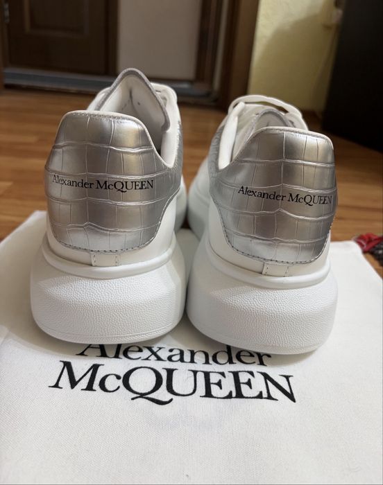 Alexander McQueen 43