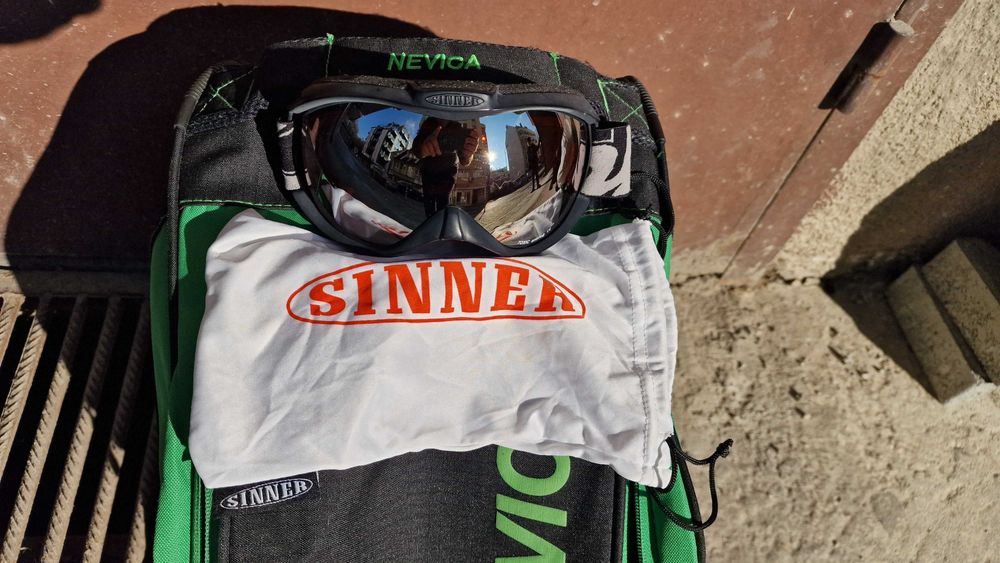 ски обувки, каска, очила, ски сакове